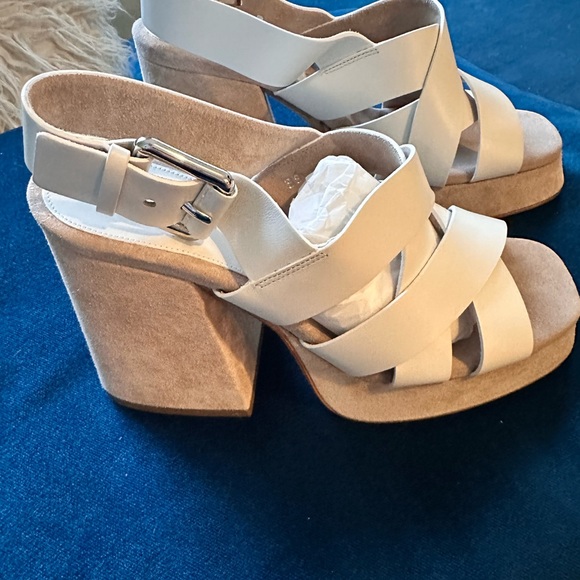 Beautiful Michael Kors Sandals no tags has bag - Picture 2 of 6